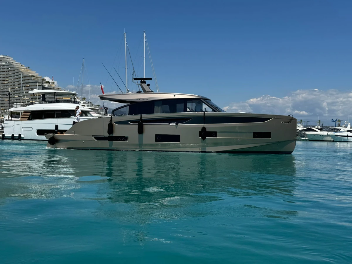 Azimut SEADECK 6